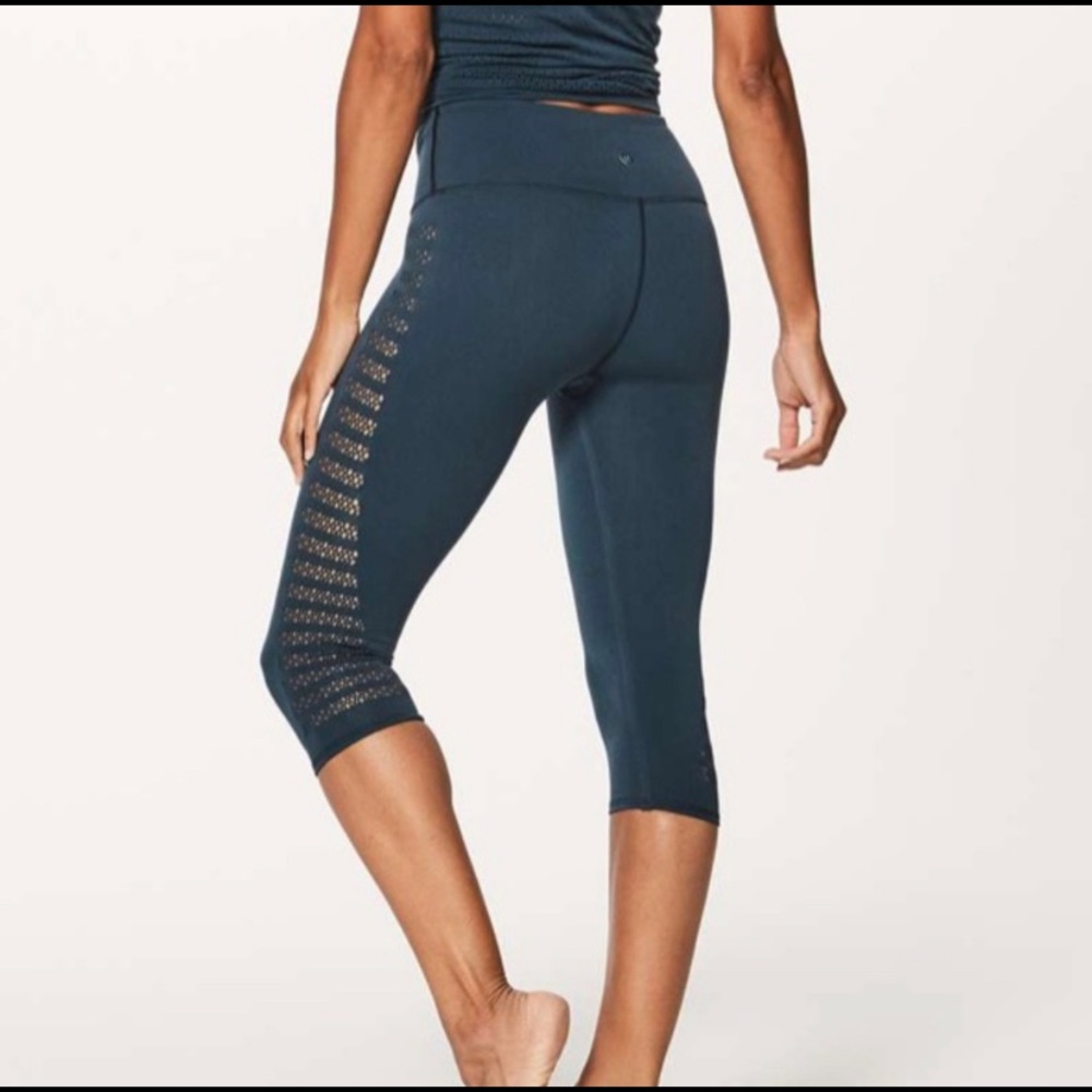 Lululemon Reveal Crop Stripes 17”